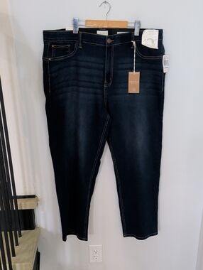 ANGELS | Women's Manhattan Everluxe Sculpting Slimming Tummy Straight Jeans